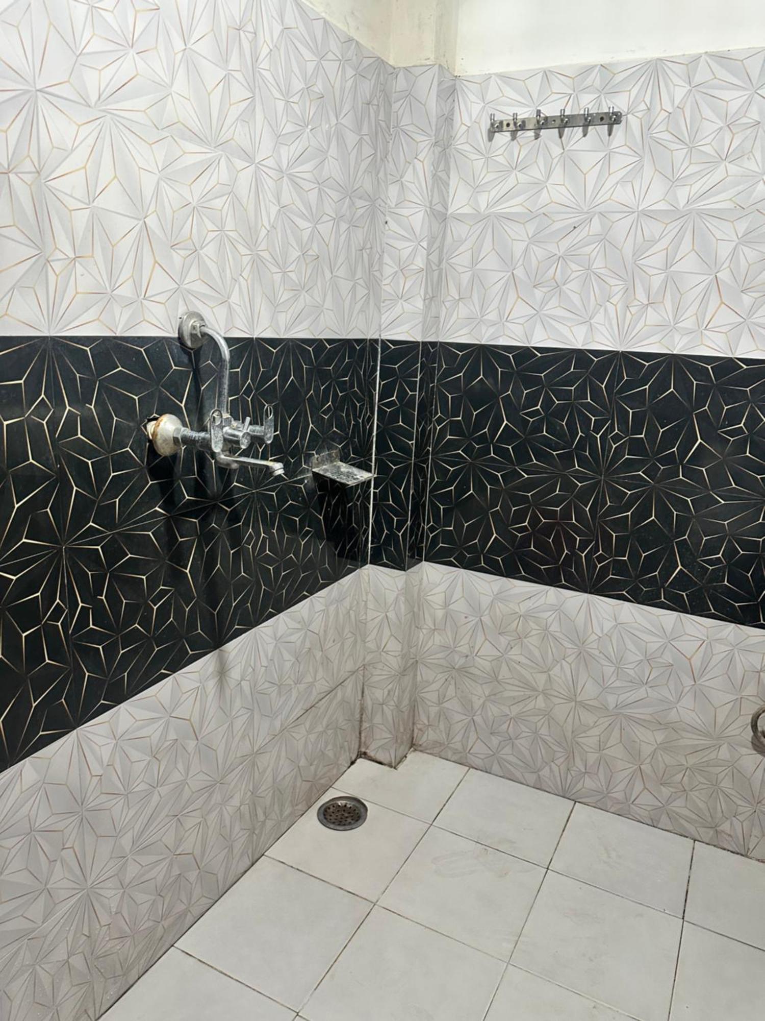 Khatu Shyam Guest House Ayodhya Экстерьер фото