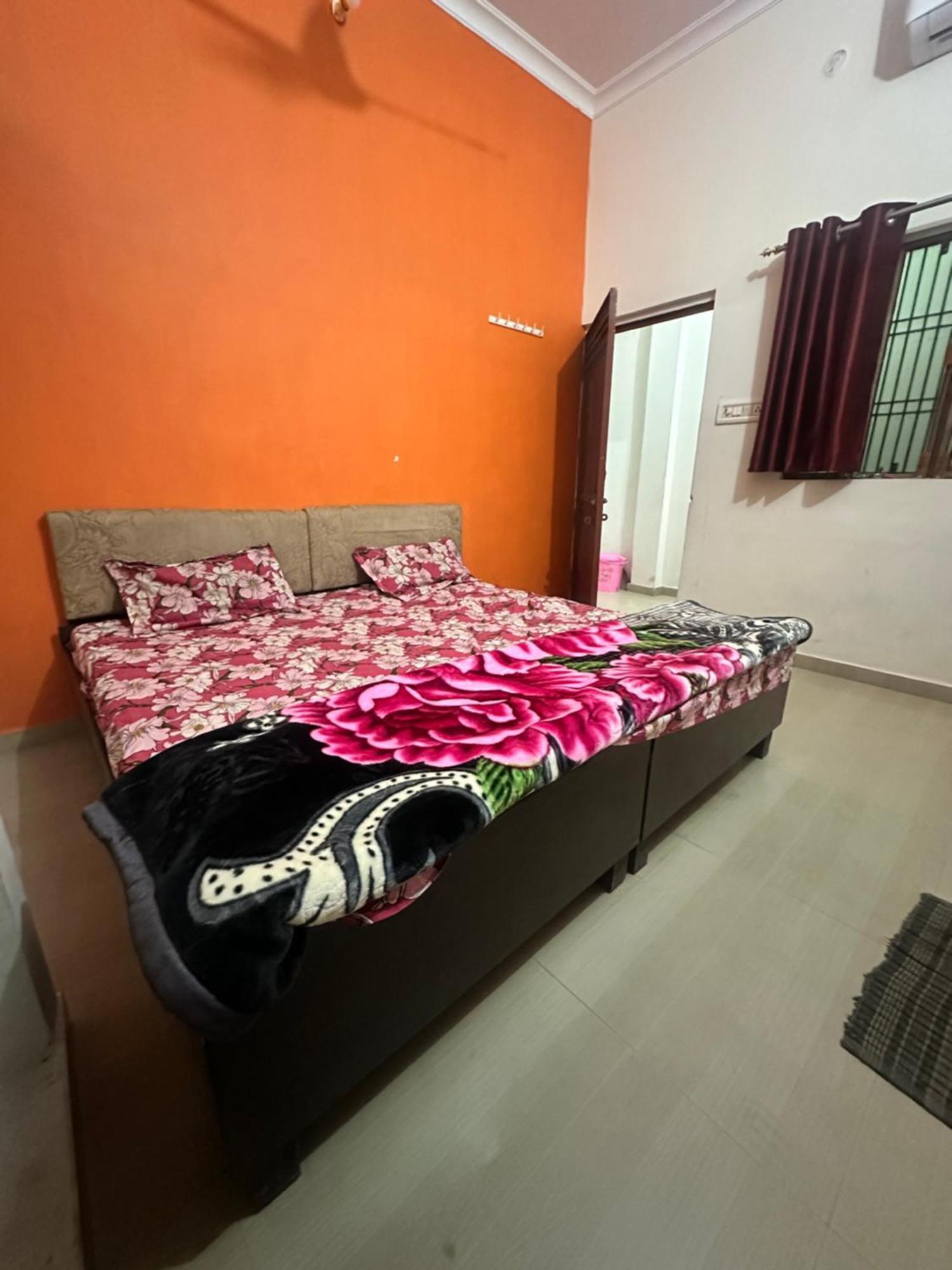 Khatu Shyam Guest House Ayodhya Экстерьер фото