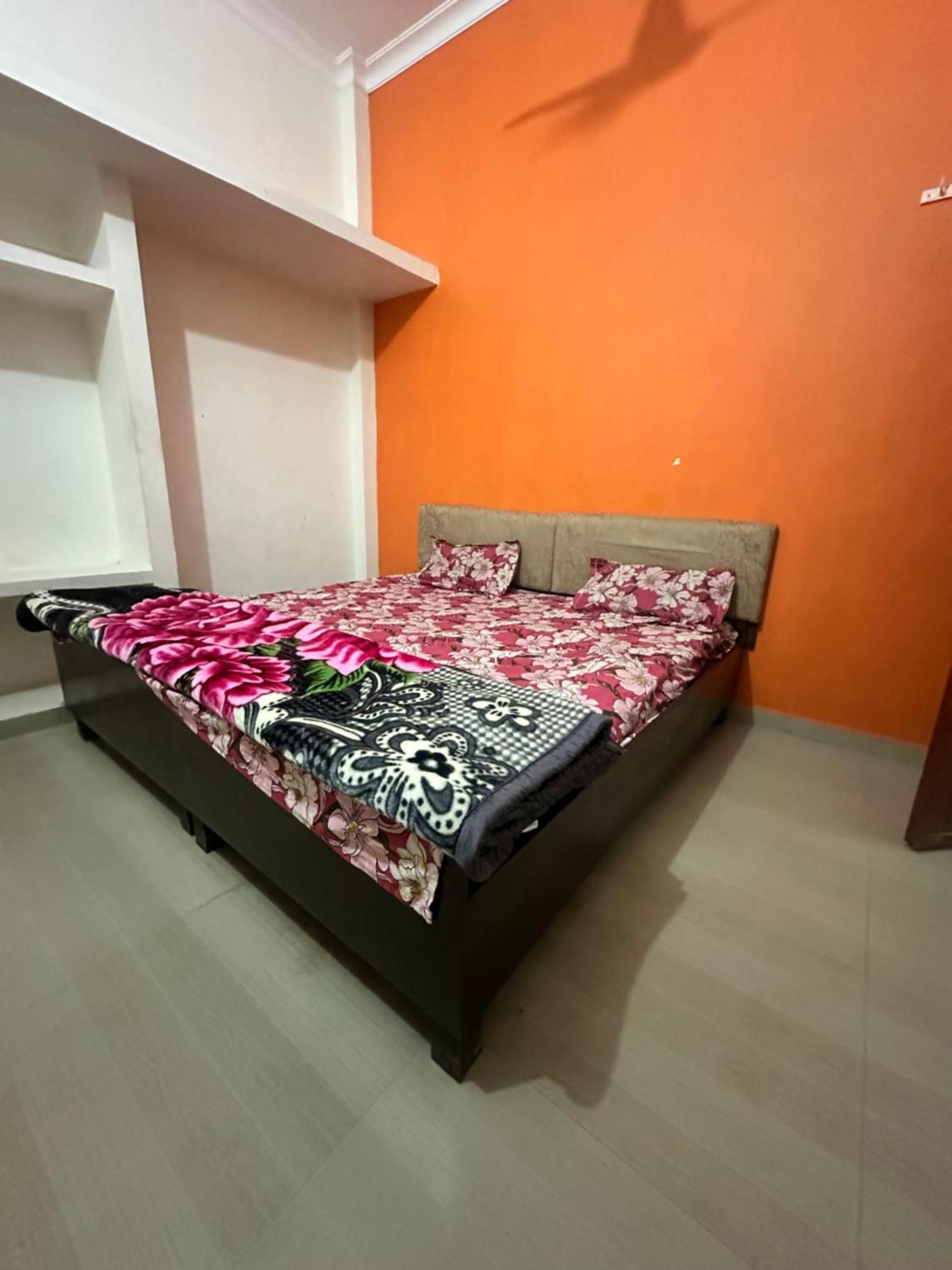 Khatu Shyam Guest House Ayodhya Экстерьер фото