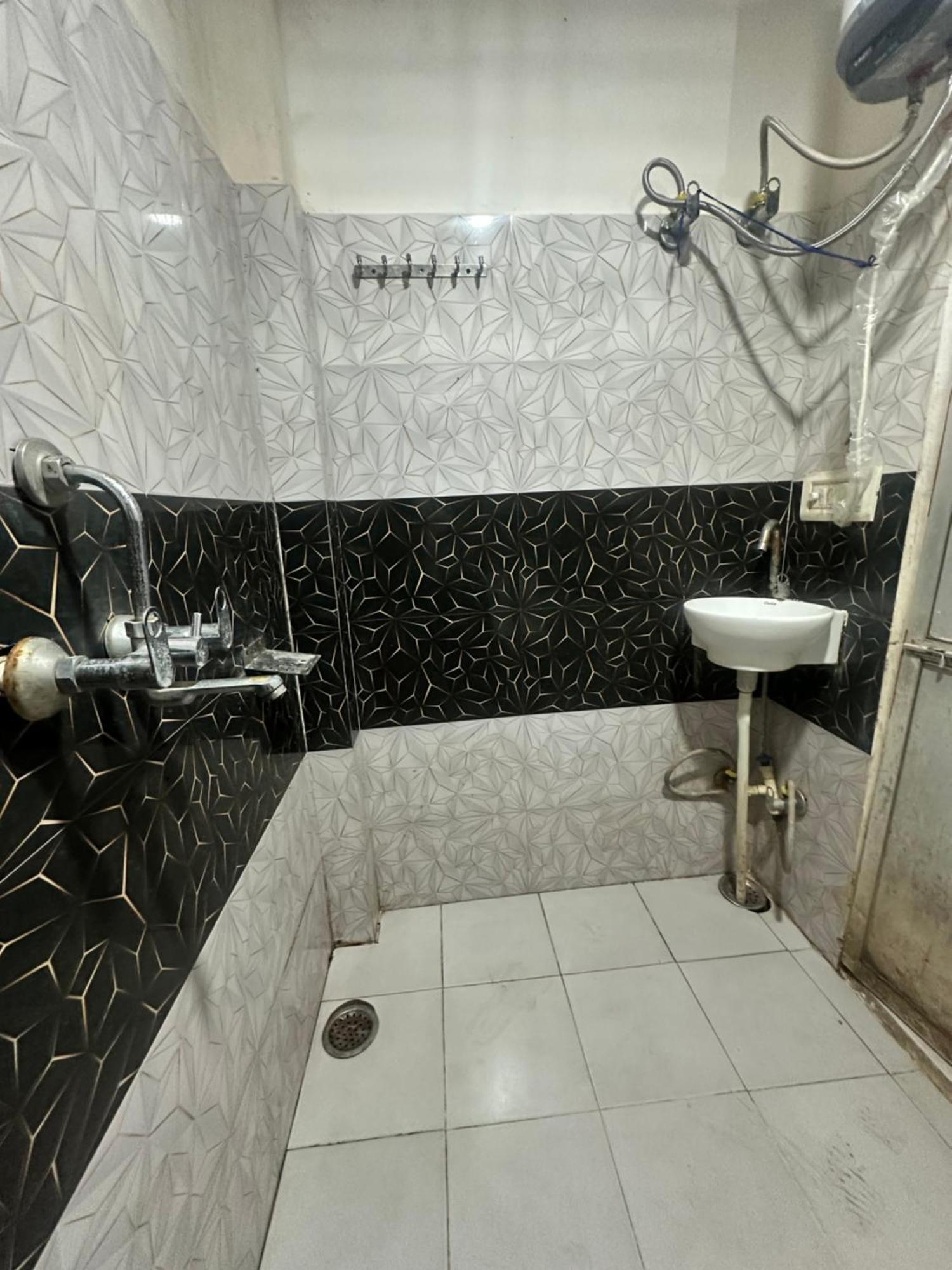 Khatu Shyam Guest House Ayodhya Экстерьер фото